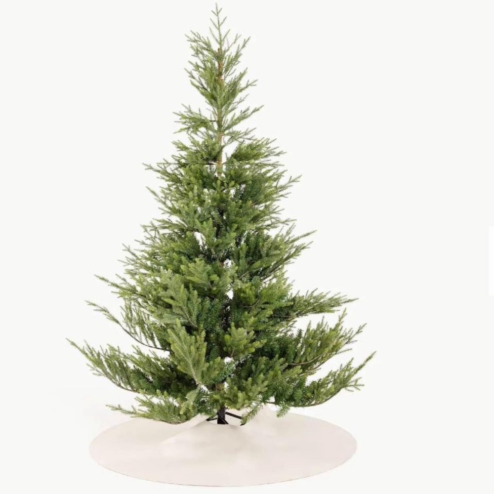 GATHRE Christmas Tree Skirt In Ivory